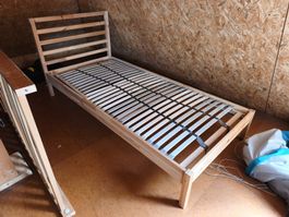 Holzbett Gestell mit Lattenrost 90x200cm