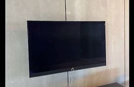 Loewe bild 3.43 DR+ 4K UHD  inkl. Wandhalterung