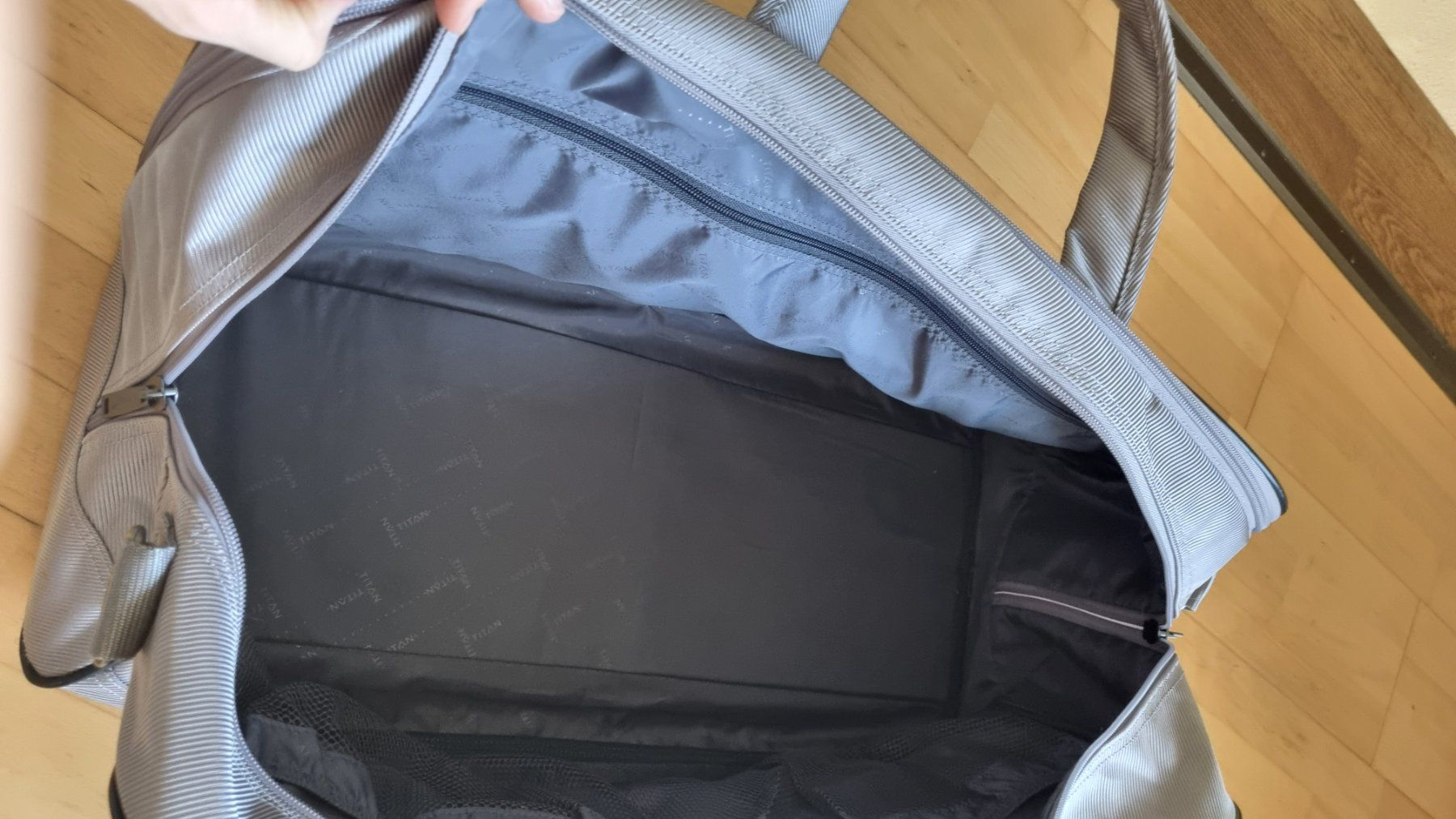Taschen: TITAN Reisetasche silbern, 1x gebraucht – Gebraucht aus Wohlen AG von stephanieAG 3