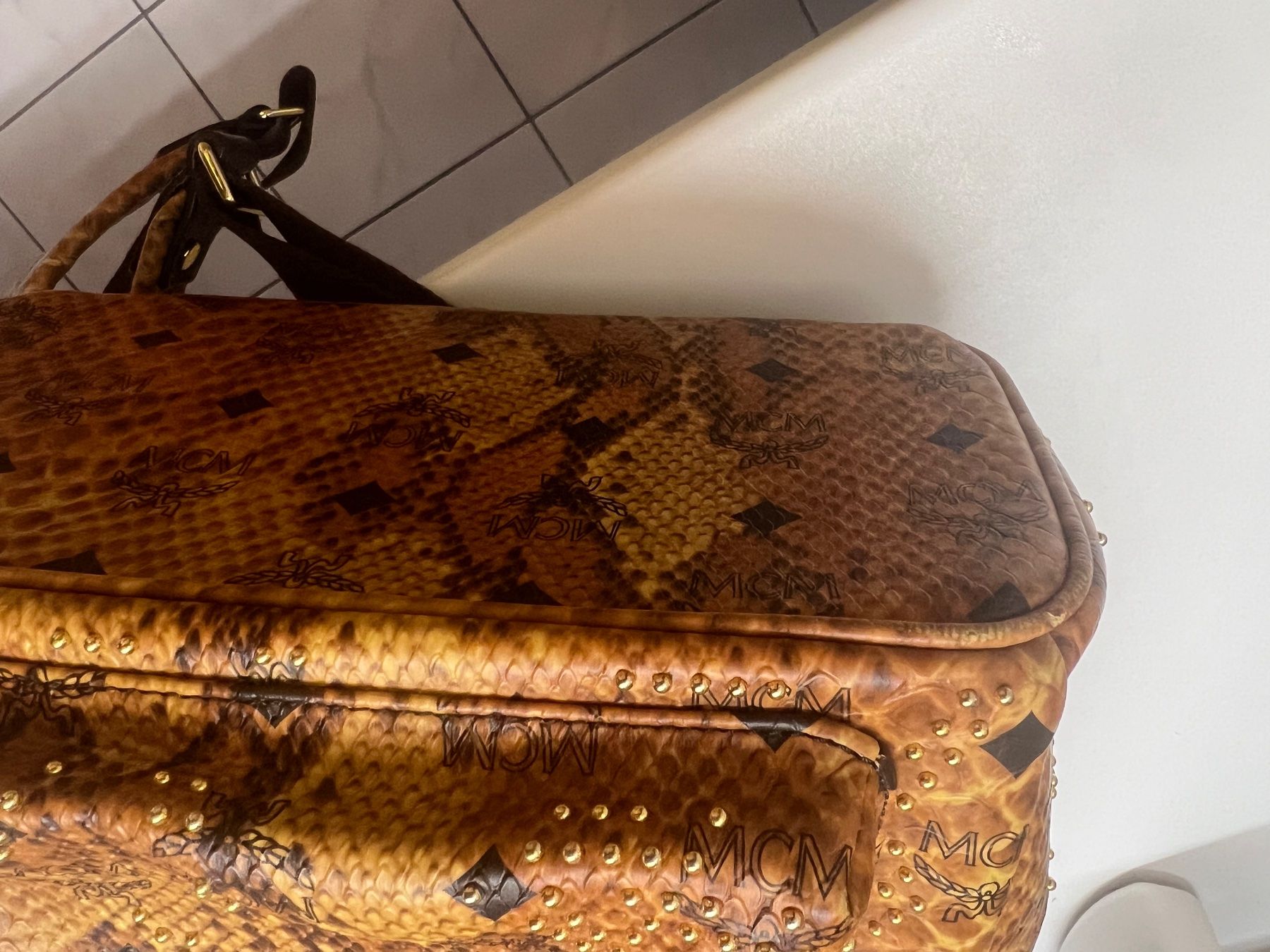 Mcm Zaini: MCM Rucksack Python Optik, sehr guter Zustand – Usato da Weinfelden venduto da Draixe 7