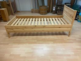 Bett aus Arven / Zirbenholz 90x200cm Metallfrei