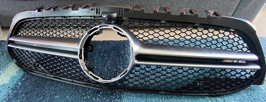 Tutti pezzi di ricambio auto: Mercedes A35 AMG Grill – Usato da Bonaduz venduto da tschaeppi0815 1