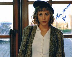Nora Arnezeder Autogramm signiert Foto 20x25cm