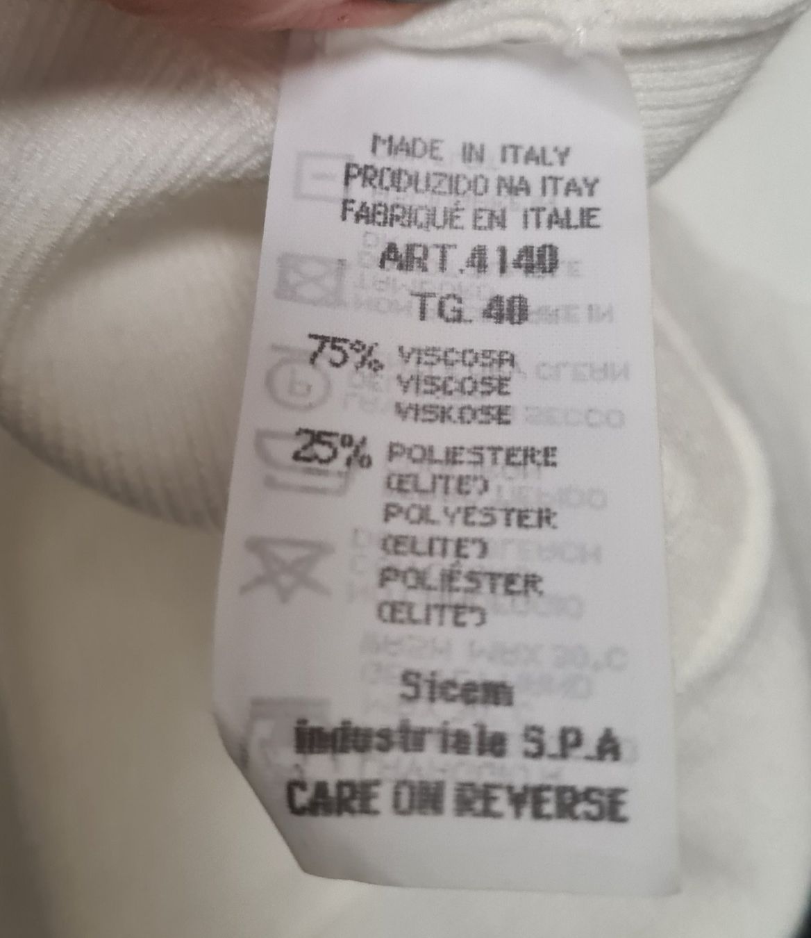 Pulls & Sweat-shirts: Körperbetonter Pullover – Neuf (Voir description) à Glattpark(Opfikon) par ejo_m8fr 1