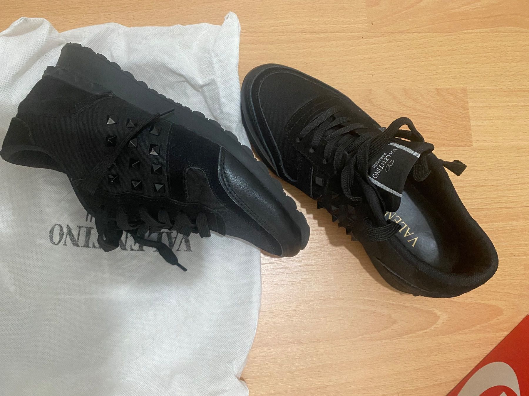 Valentino Scarpe da uomo: Baskets Valentino Rockstud Noires Taille 39 État Impeccab... – Usato da Biel/Bienne venduto da sou_t9dm 3