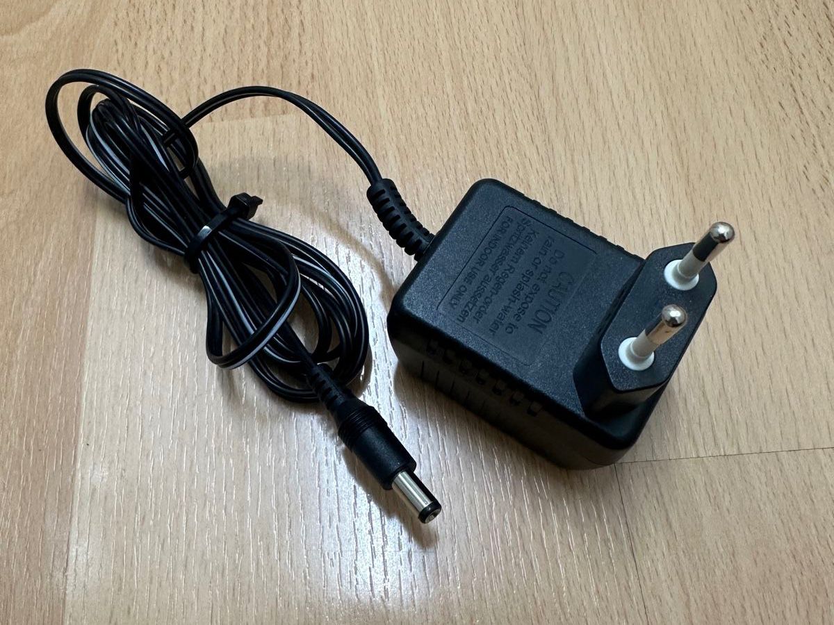 Unità & Adattatore: AC/DC Adapter – 12.5V 150mA – Usato da Chur venduto da coskun