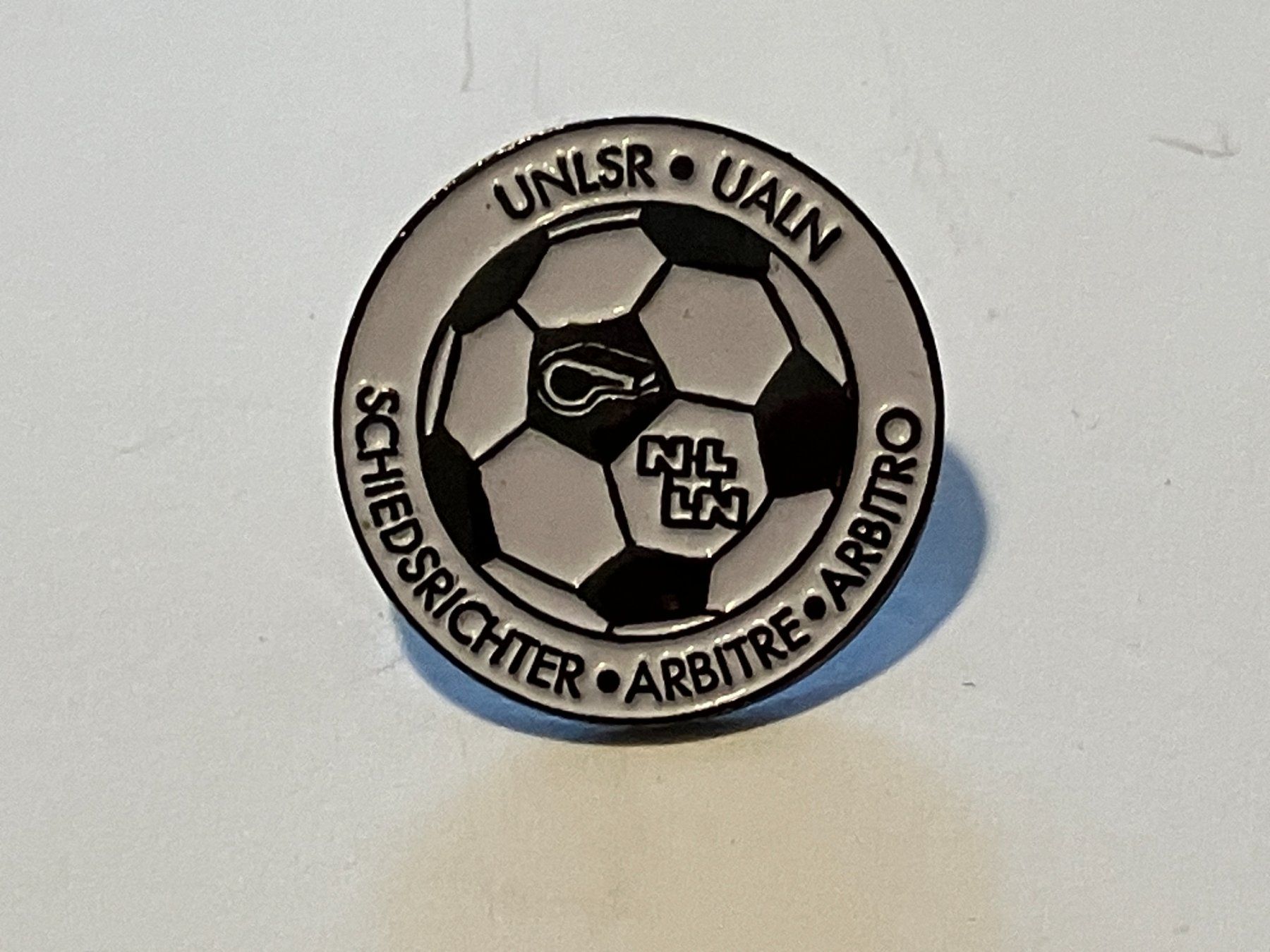 Placchette & Badge: 1 Pin Schiedsrichter - Arbitre  Arbitro UNLSR – Usato da Basel venduto da djwwpp