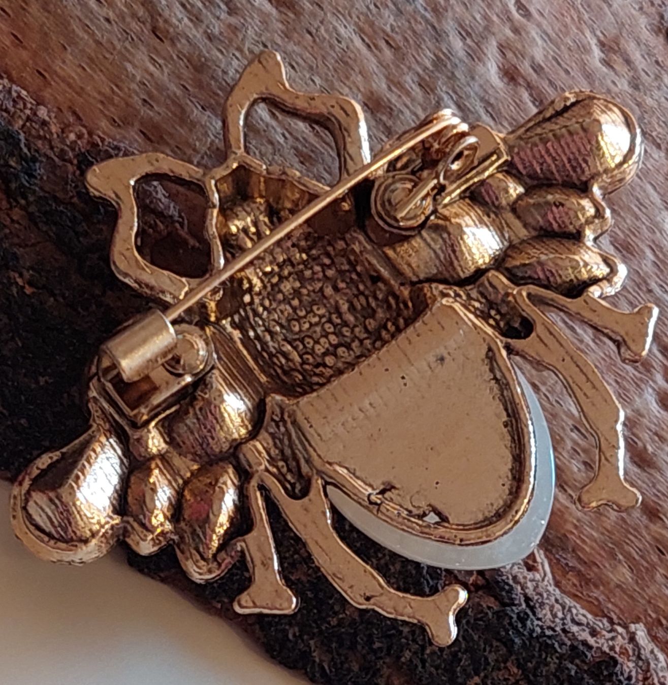 Spille & Fermagli: Hübsche goldfarbene Biene Brosche mit Strass – Nuovo (secondo la descrizione) da Oberwil BL venduto da Kukkaniitty 5
