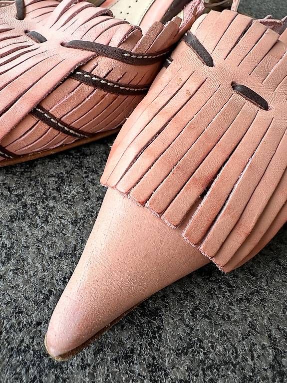 Cinque Scarpe da donna: Spitze Pumps mit Riemchen zum Binden, Gr. 38 – Usato da Schötz venduto da Gwala 1