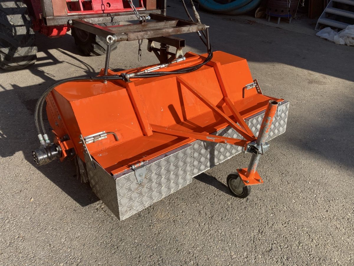 Toutes les machines: Kehrmaschine – D'occasion à Güttingen par lyma