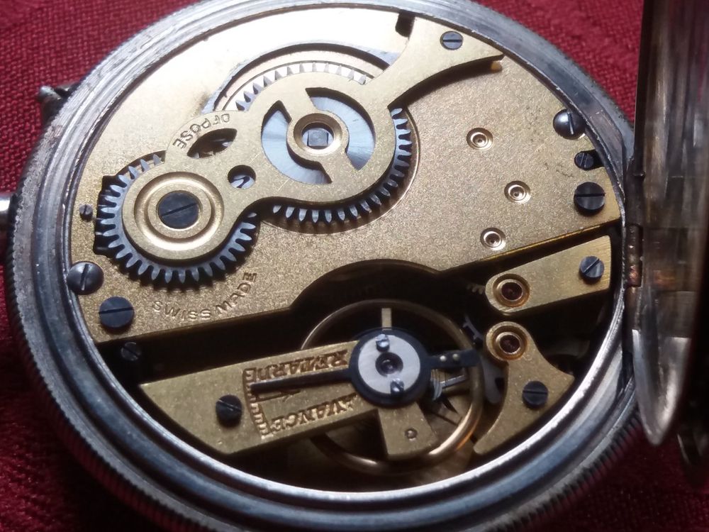 Montre De Poche Ancienne Femme En Or 14 Carats - Chaux De Fonds - Avec étui - Occasion Très Bon état