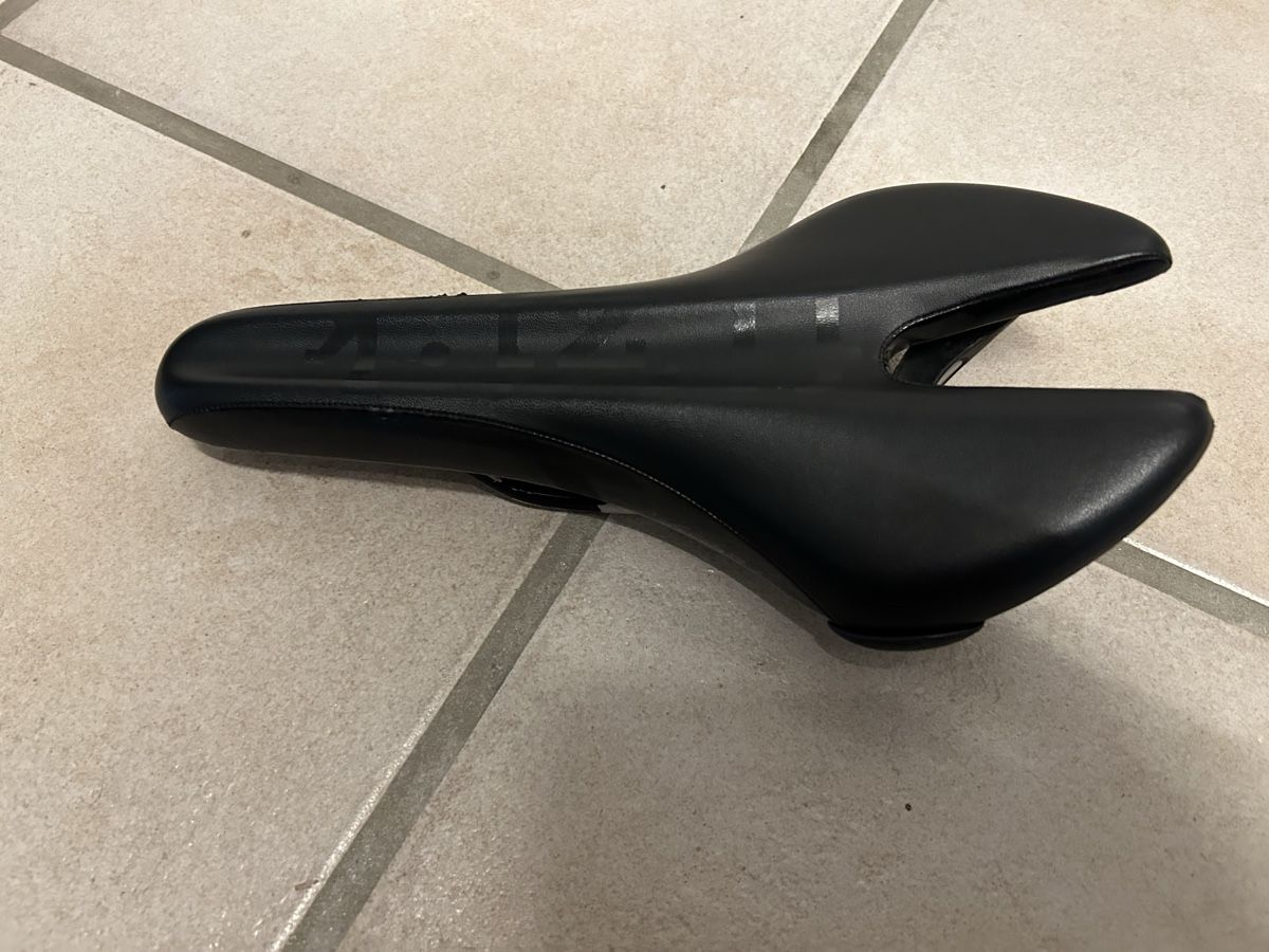 Fizik Pièces détachées: Fizik Sattel / Rennradsattel – D'occasion à Frick par manasvelanile 3