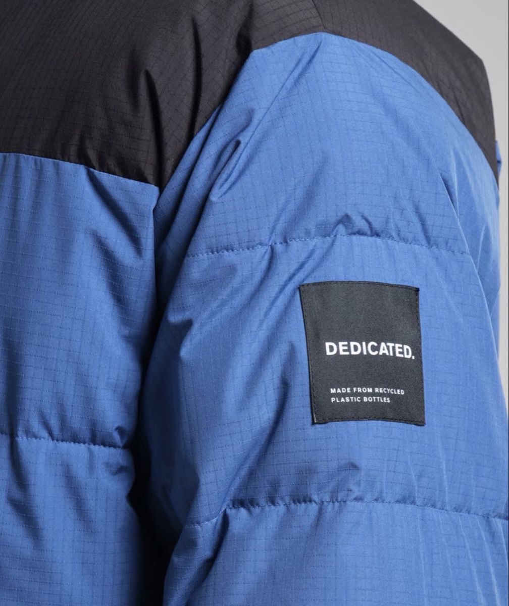 Giacche: Dedicated Puffer Jacket Vasa True Blue Grösse L – Nuovo e nell'imballaggio originale da Küsnacht ZH venduto da thirtytwo 2