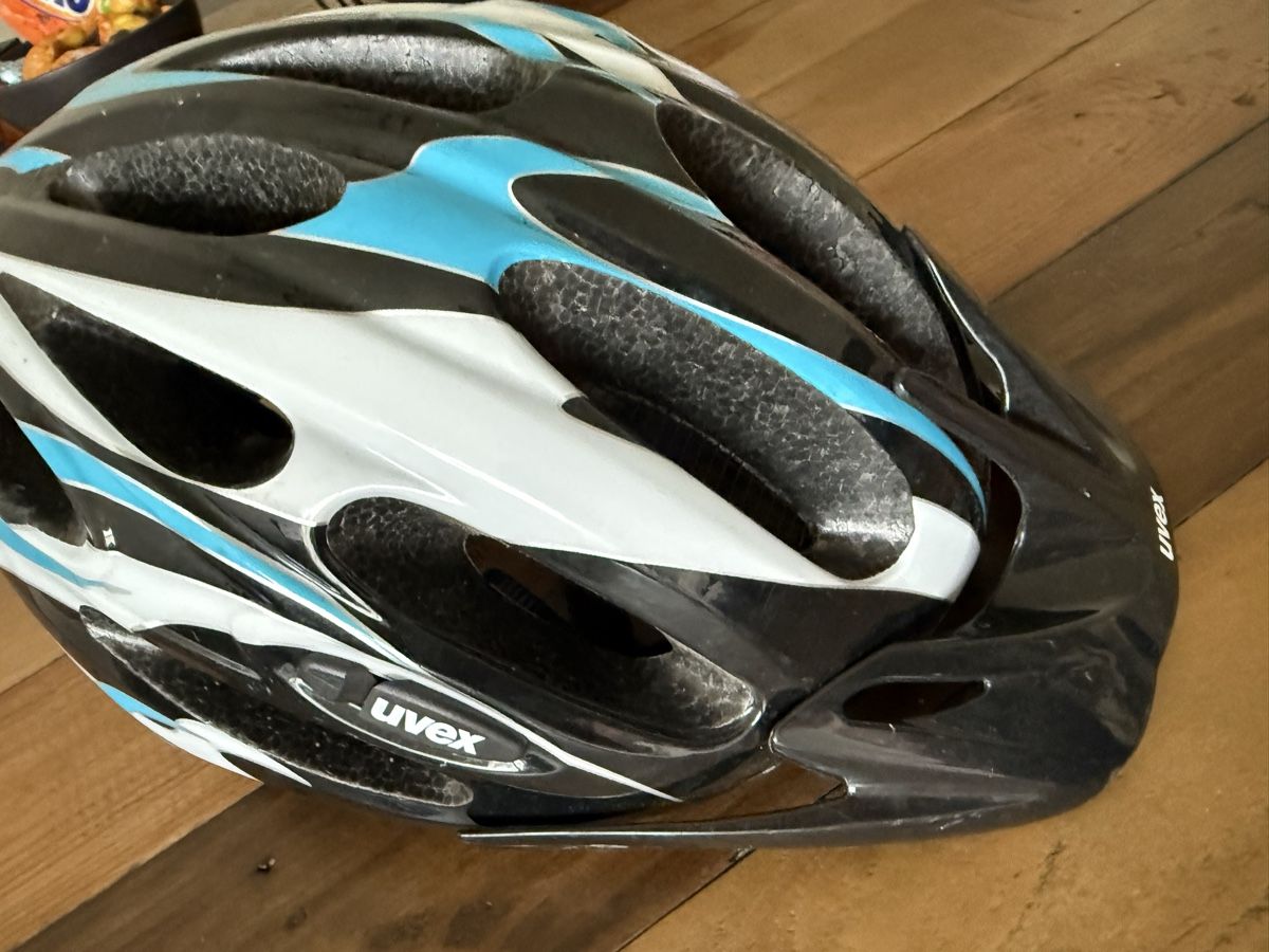 Uvex Caschi: Uvex Velohelm 52-57 cm – Usato da Basel venduto da flu_225l 1