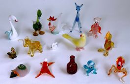 Eine Sammlung verschiedener Miniaturglasfiguren*LOT*****