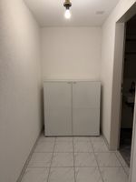 Schrank weiss mit zwei Türen und Einlegeboden gebraucht