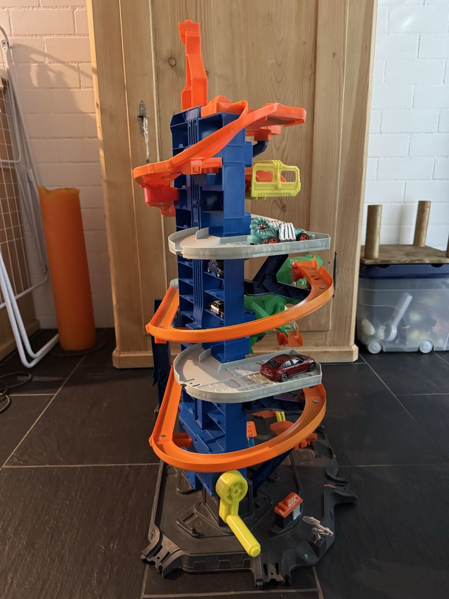 Hot Wheels Spielzeuge: Hot Wheel Garage / Bahn – Gebraucht aus Buch am Irchel von Fly_Eagle 4