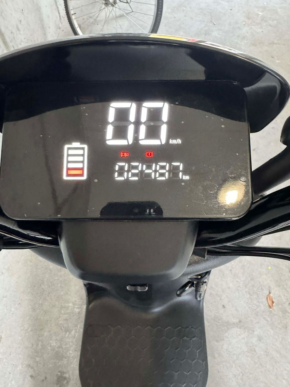 Scooter: Schwarzer Elektroroller mit Topcase - (KM-Stand 2500) – Usato da Basel venduto da kimi.86 2