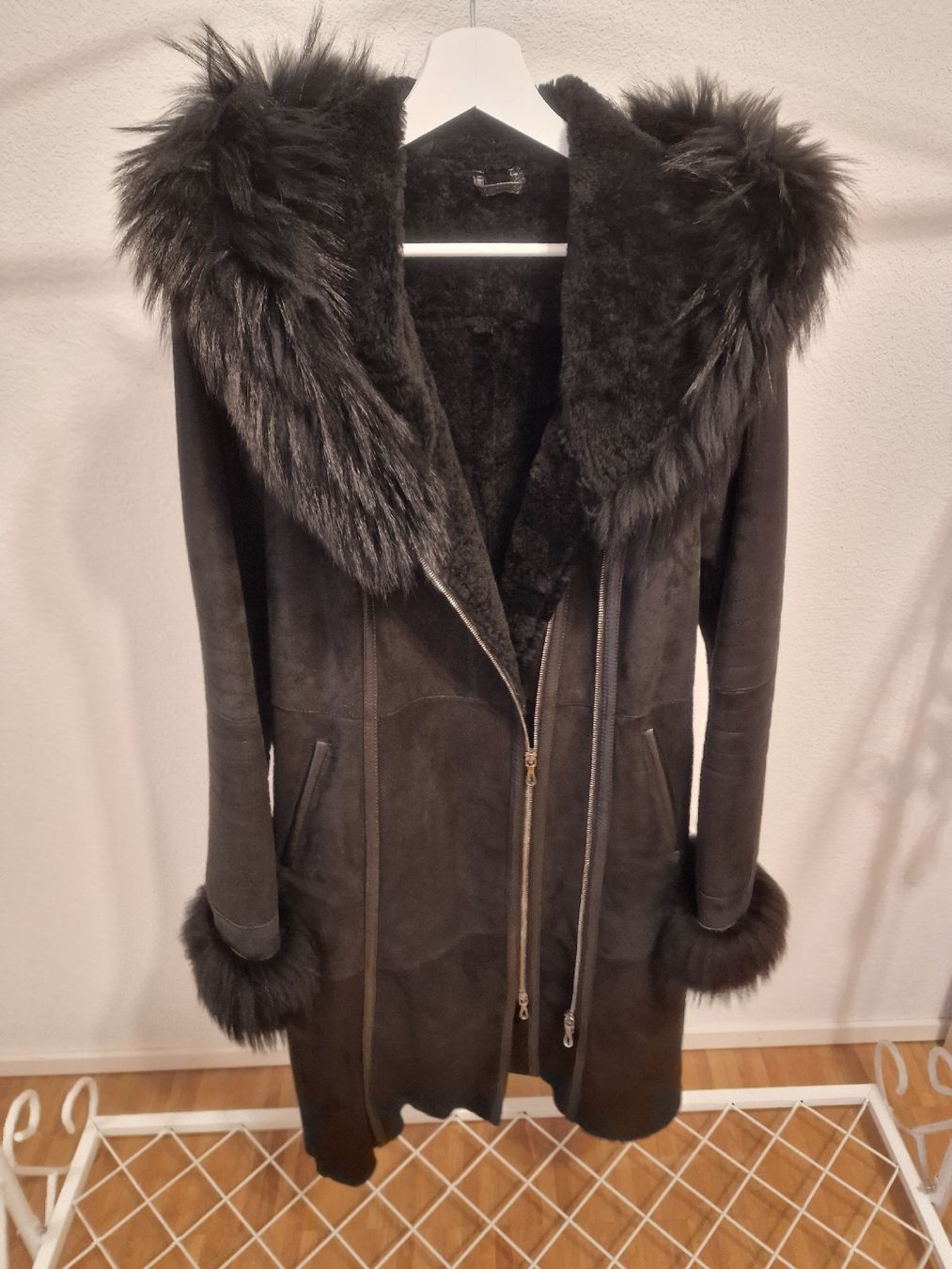 Mäntel: Wintermantel Lammfell und Racoon Pelz – Neu (gemäss Beschreibung) aus Jona von Bubi22