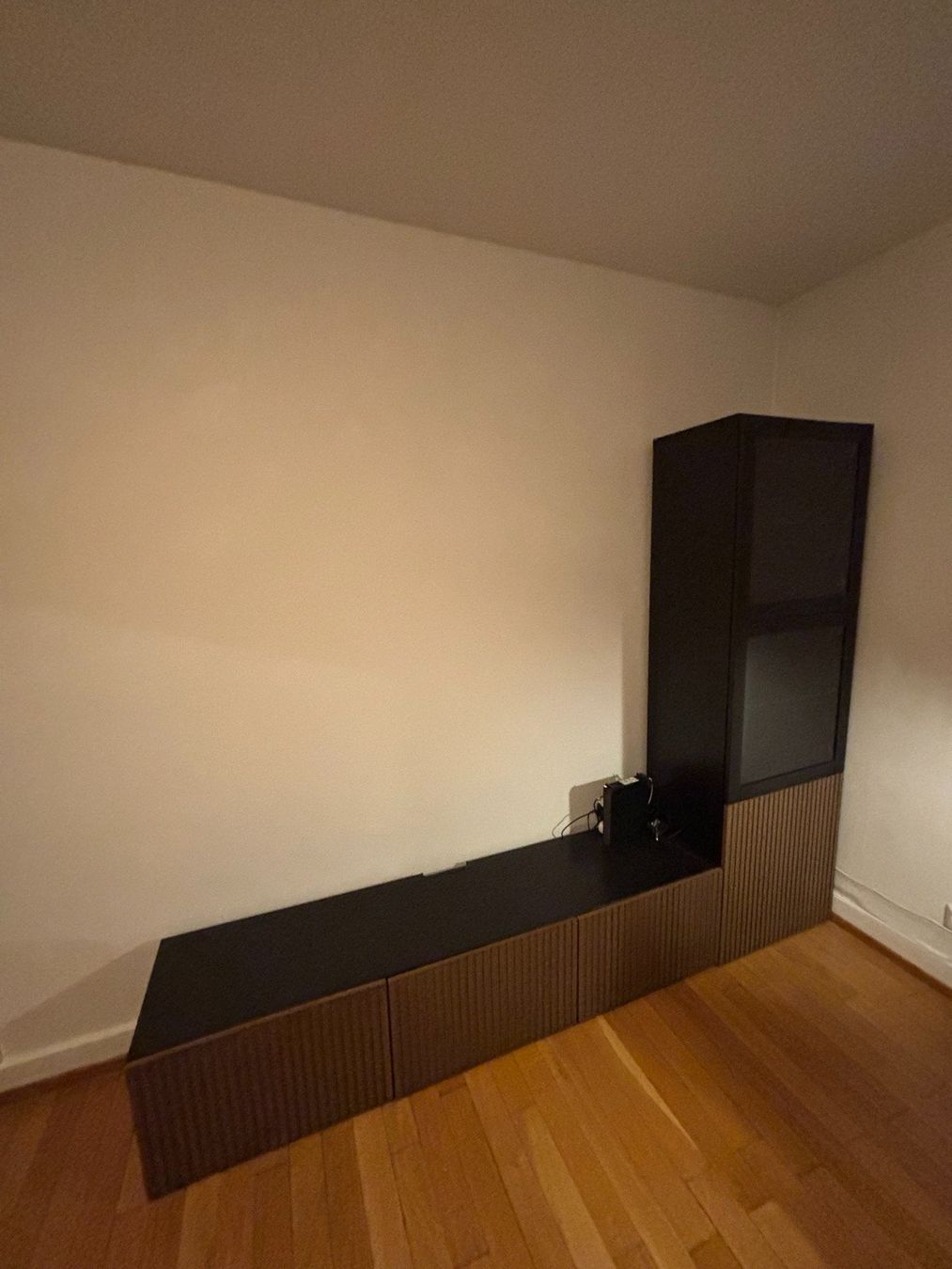 Mobili TV: TV-Möbel mit Vitrinenschrank – Usato da Zürich venduto da Gorgina 4