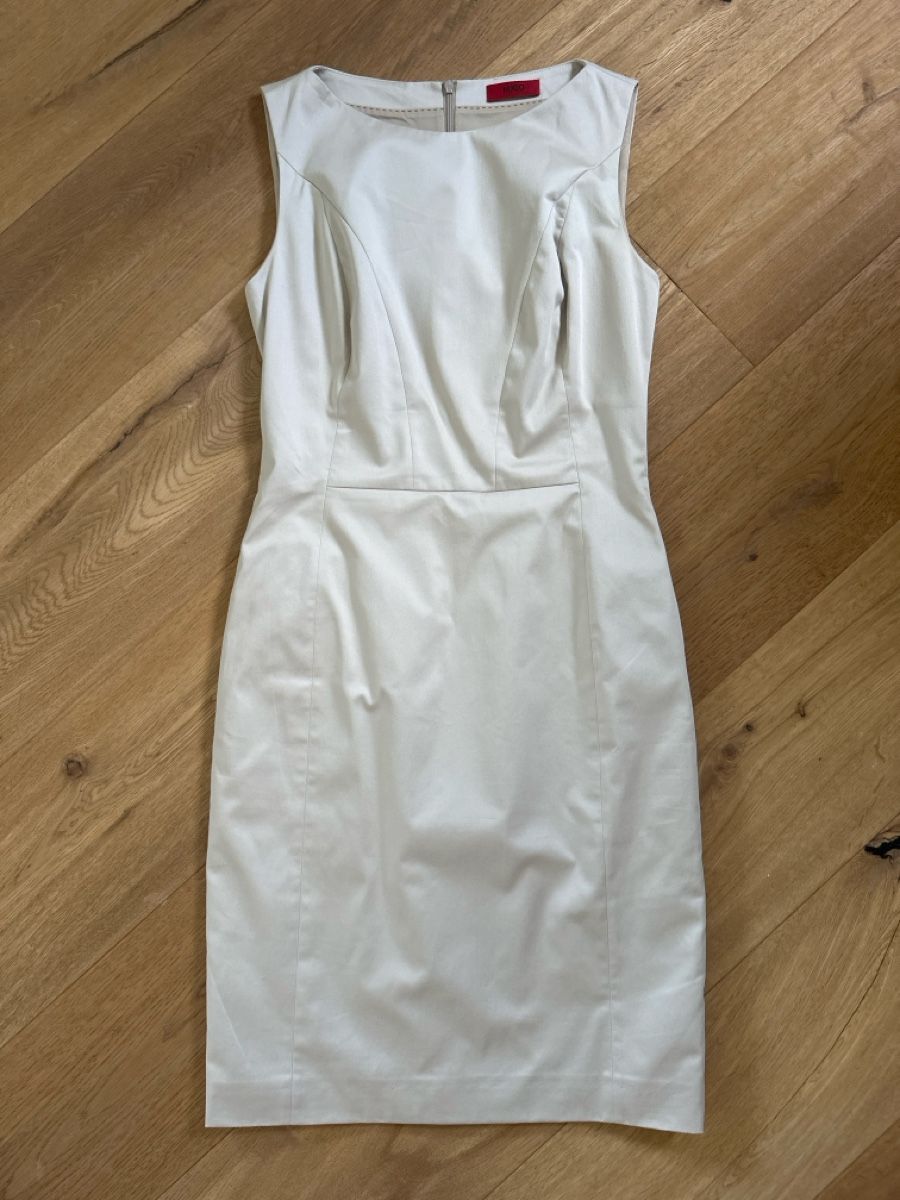 Hugo Boss Kleider: Robe HUGO BOSS beige taille 38 FR  – Gebraucht aus Commugny von rus_my8v