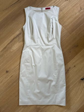 Robe HUGO BOSS beige taille 38 FR 