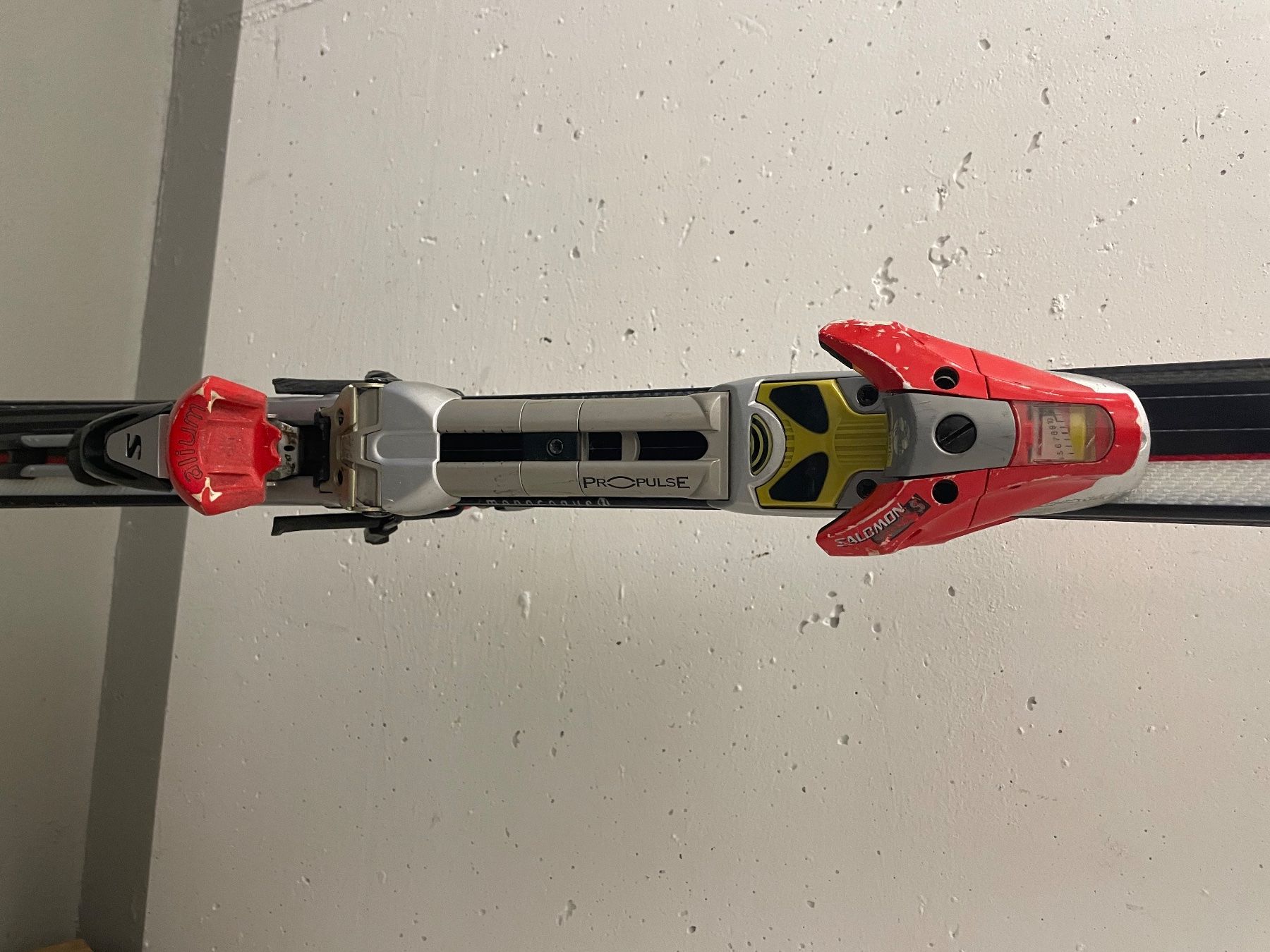Salomon Sci: Salomon skis with bindings 184cm – Usato da Männedorf venduto da iza04 2