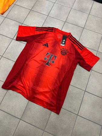 Bayern München Kit,New with Tags, Size L, Rare!