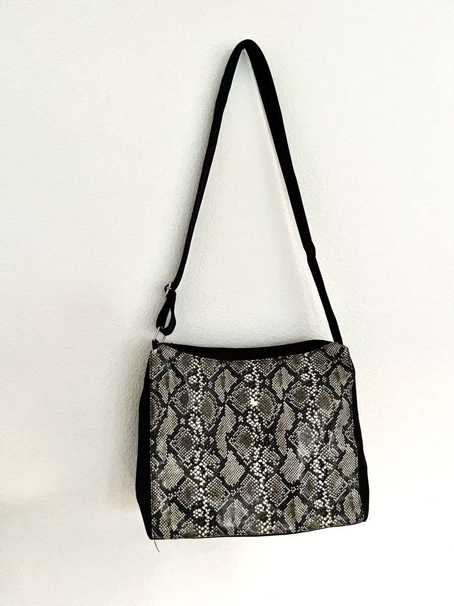 Taschen für Damen: SCHULTERTASCHE MIT SCHLANGENMUSTER – Neu (gemäss Beschreibung) aus Basel von JJ.Elena 1