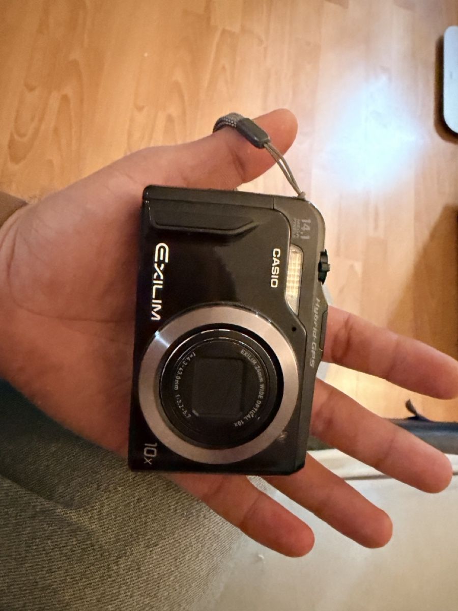 Casio Fotocamera: Casio Exilim Digital Camera - Perfect for Summer Trips! – Usato da Neuchâtel venduto da sui_jcg9