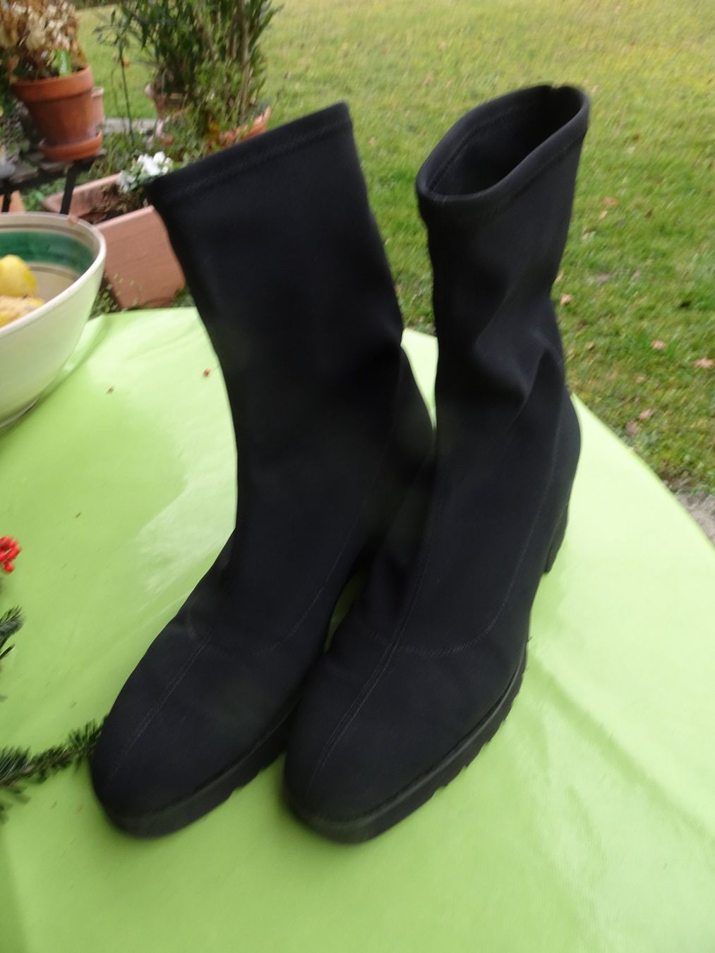 Scarpe da donna: Schicke schwarze Stiefeletten – Usato da männedorf venduto da purzelchen