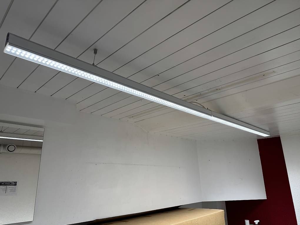 Lampadari & plafoniere: LED Pendelleuchte linear/Deckenleuchte Hängeleuchte – Usato da Winterthur venduto da blacklight65