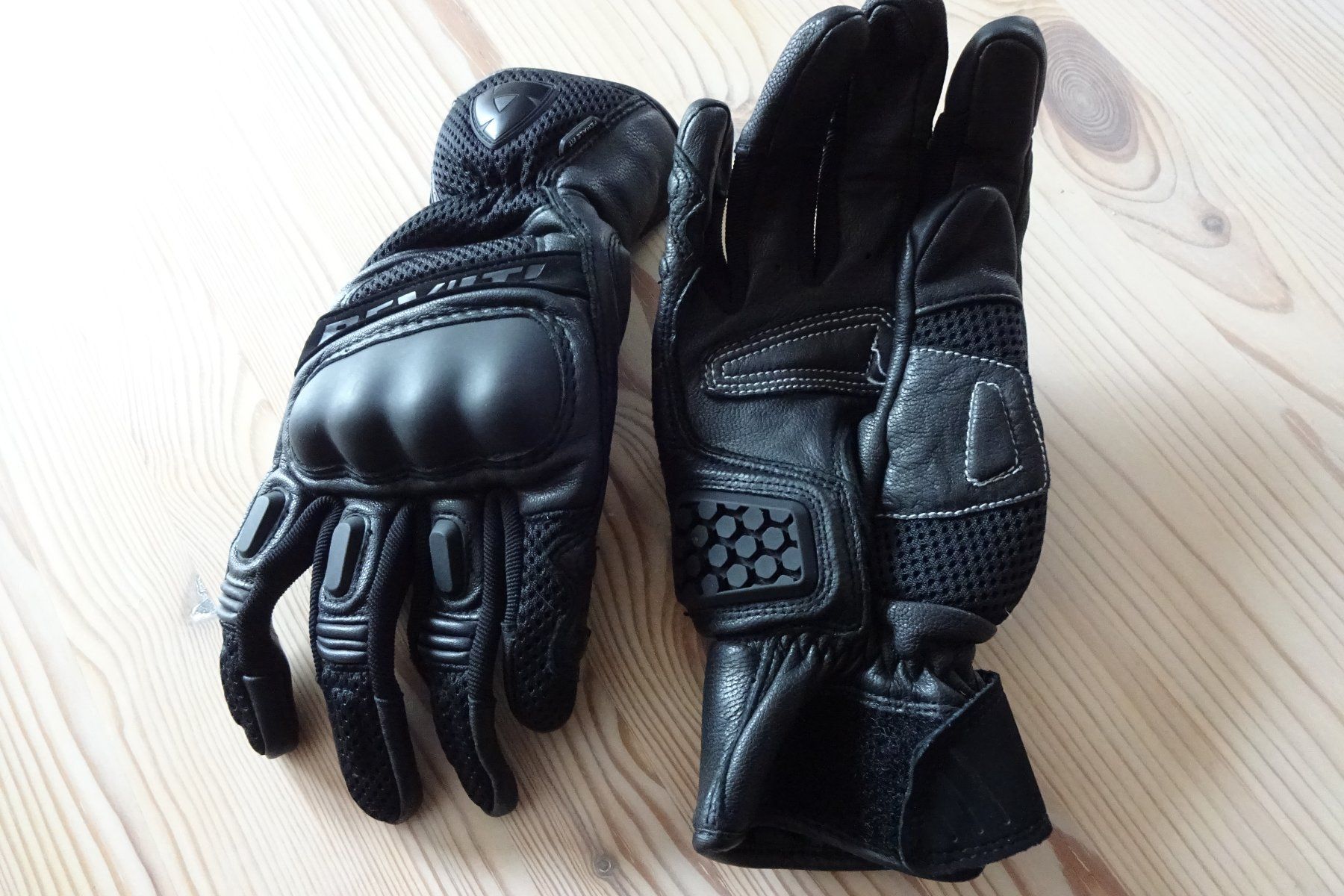 Guanti & manicotti: Motorradhandschuhe Gr. M – Usato da Ettingen venduto da Moringaceae