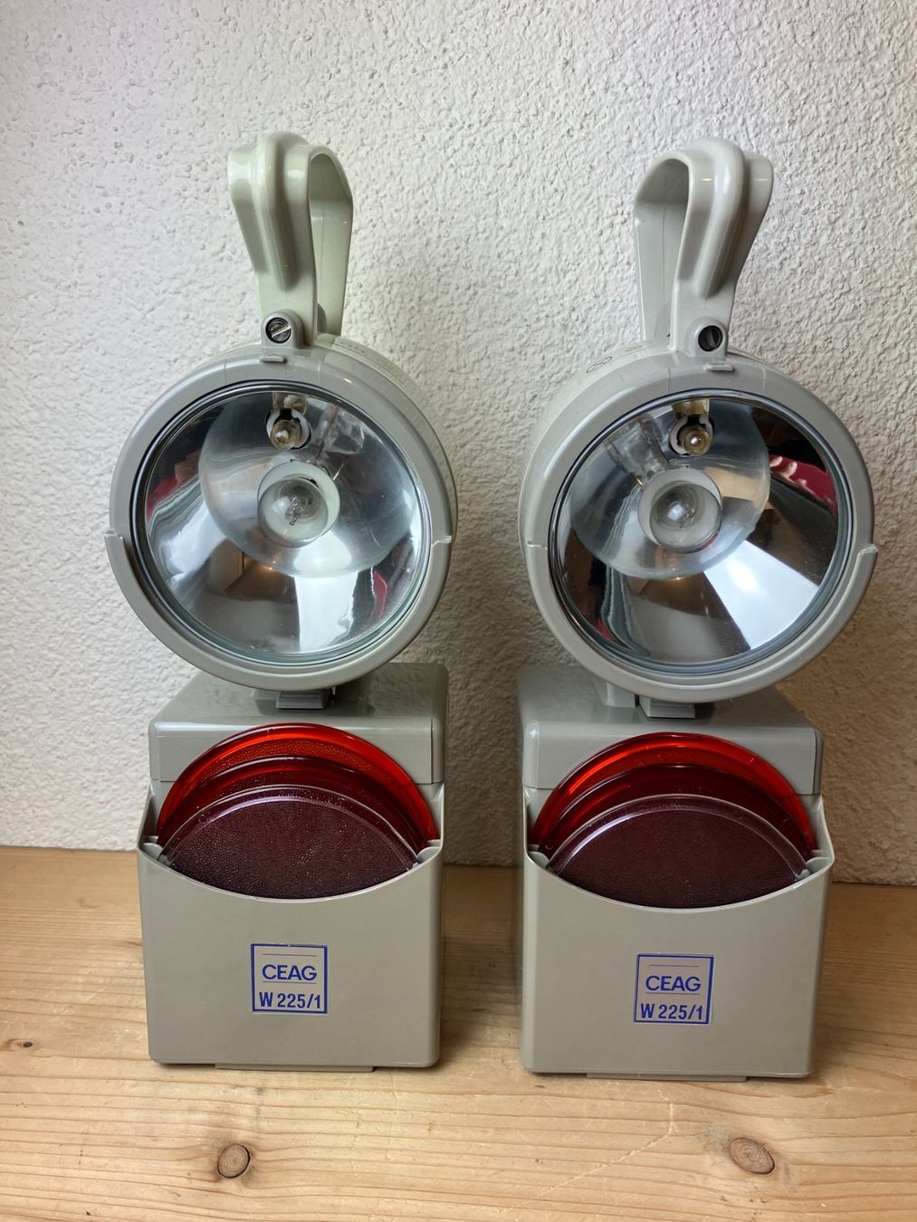 Schweizer Armee Lampade: 2 Stk. Handlampe Armee CEAG W225 OVP – Nuovo e nell'imballaggio originale da Fislisbach venduto da Promo