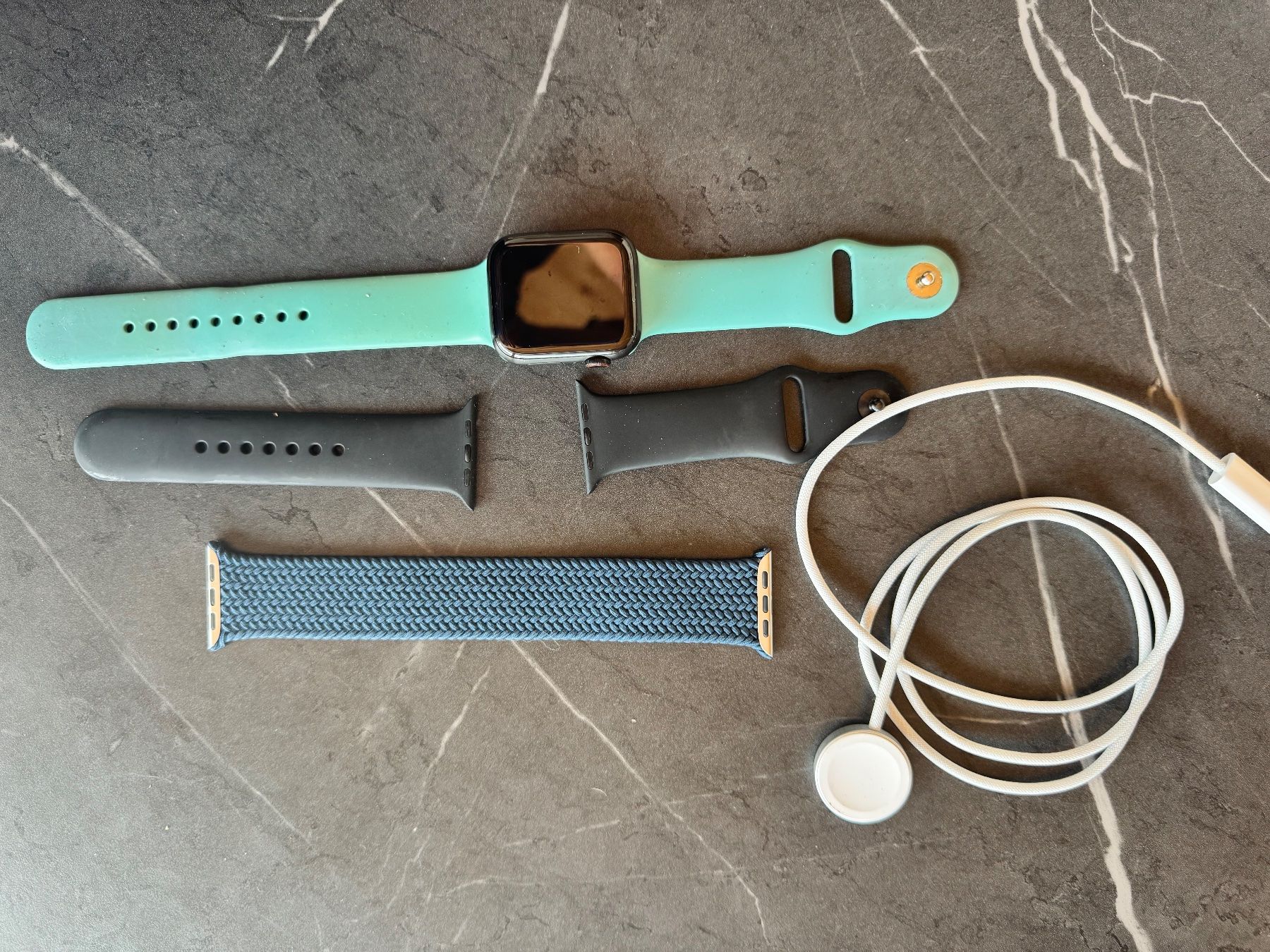 Apple Smartwatch: Apple Watch SE 44mm Aluminium Bleu avec bracelets – Gebraucht aus St-Pierre-Clages von Norardini14.