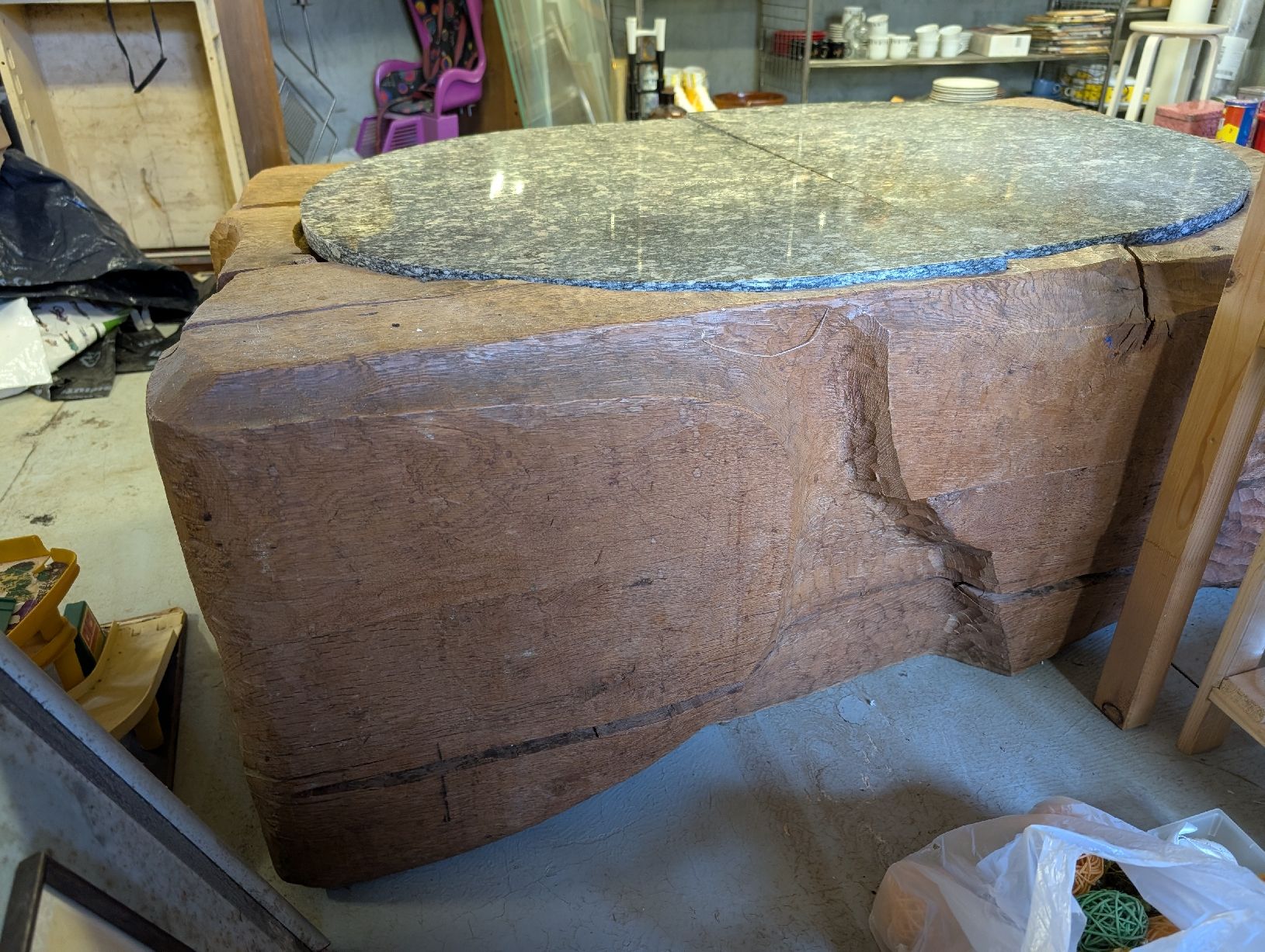 Tavoli: Massiver Holztisch mit Granitplatte – Usato da Vilters venduto da tha-tha 4