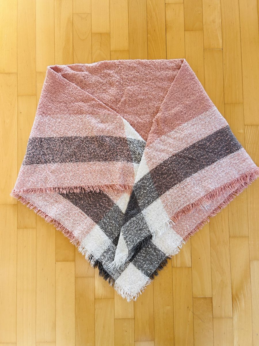 Foulard & Sciarpe: Echarpe pour l’hiver – Usato da Lausanne venduto da ValeMerky
