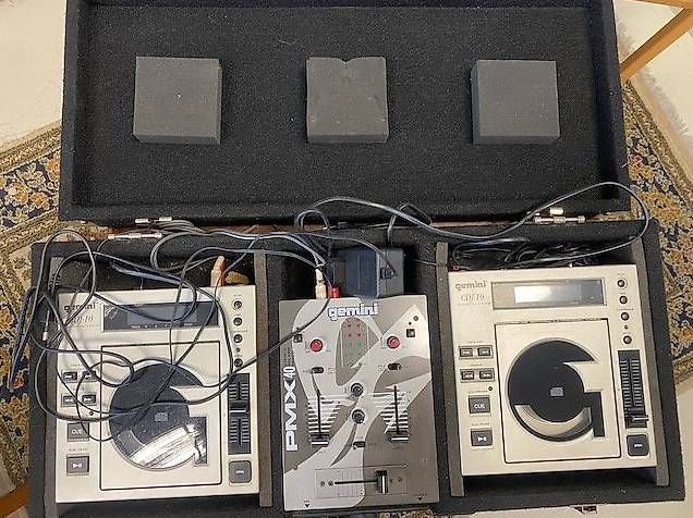 Platines de mixage: GEMINI CDJ 10 x 2, MIT HARTCASE DJ-CD-MIXER-SYSTEM-SETUP – D'occasion à Steinhausen par einzelstueck-brocki