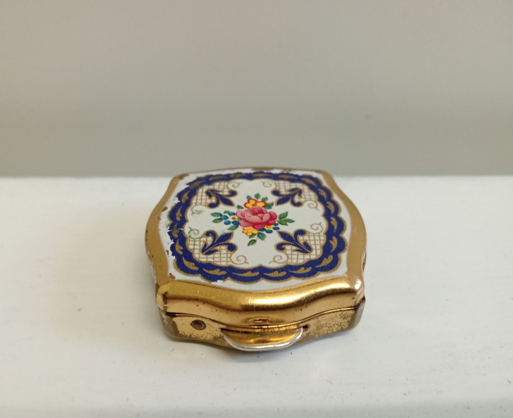 Altro in Cosmetici & Cura: Stratton Vintage  Tabletten Pillendose  Messing Blumenmotiv – Usato da Allschwil venduto da Evgeniia78