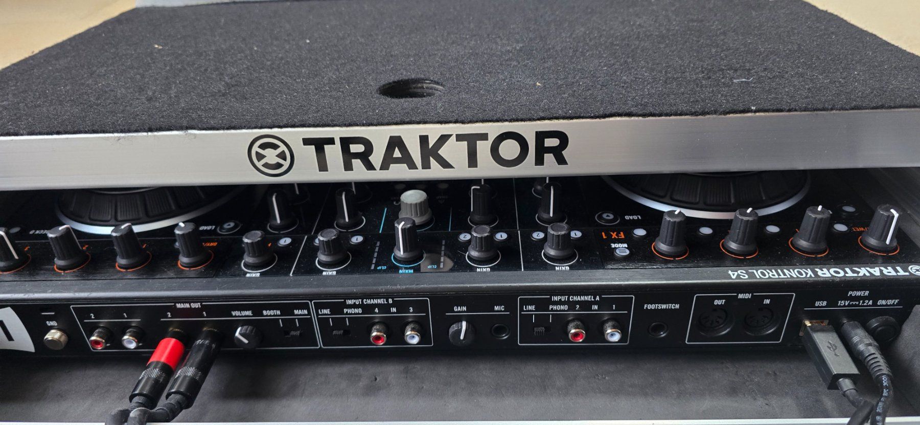 Traktor Console di mixaggio: Native Traktor Kontrol S4 MK2 mit passendem Case – Usato da Riederalp venduto da masuroto11 8