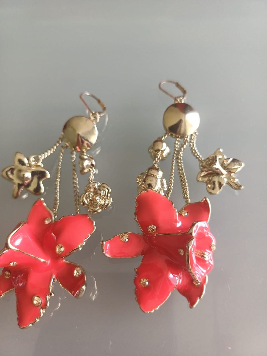 Versace Orecchini pendenti & Orecchini a lobo: Boucles d'oreilles Versace pour H&M  – Nuovo (secondo la descrizione) da Collonges venduto da cam_72xf