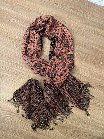 Hübsches Tuch / zweifarbig / Paisley Muster