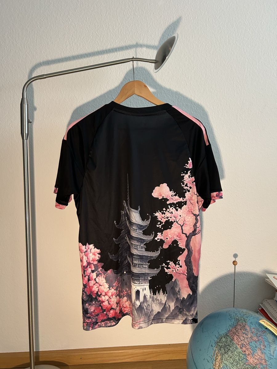 Leibchen & Hosen: Fussballtrikot Japan Drache – Gebraucht aus Reinach BL von the_9lwh 2