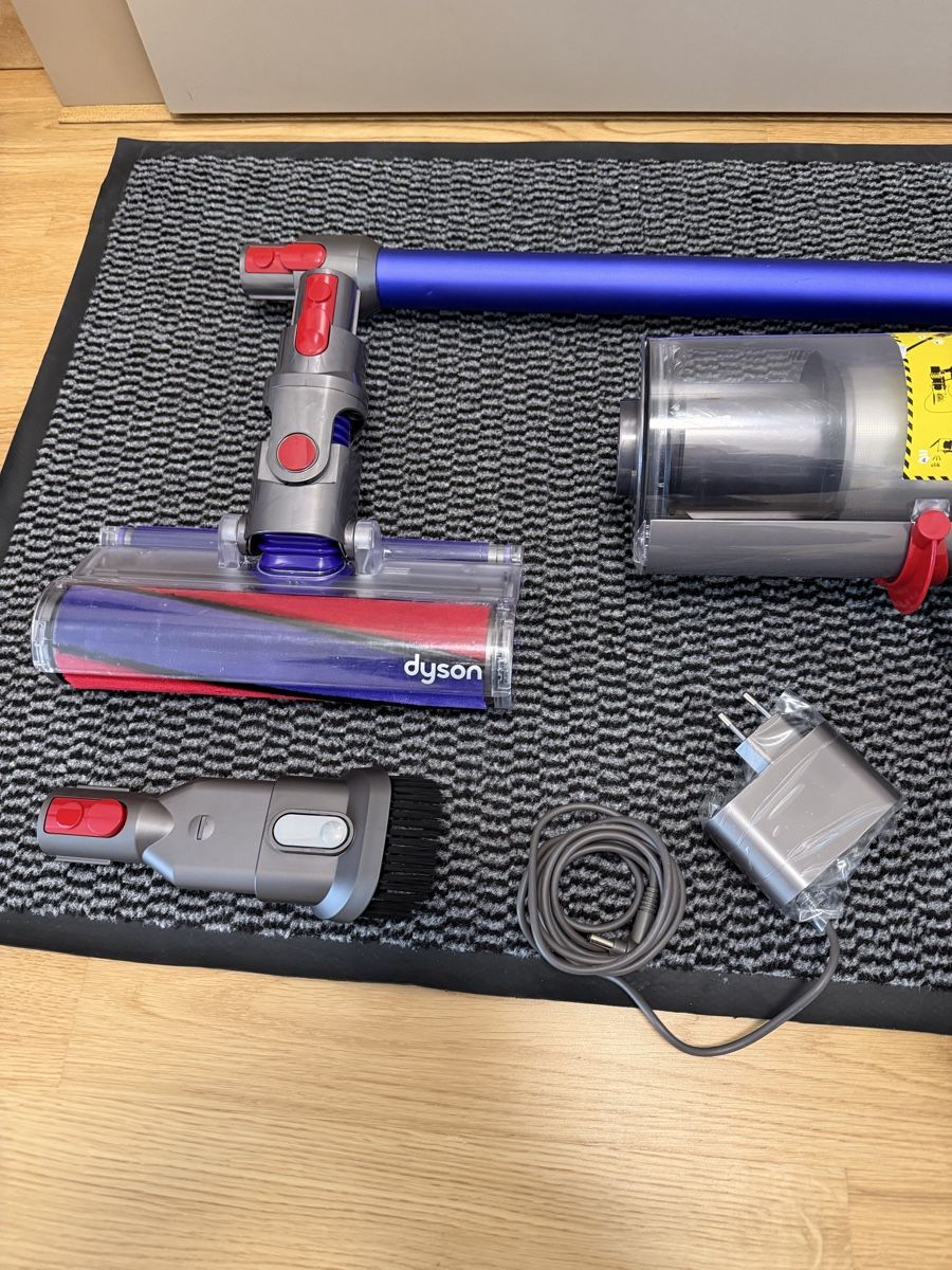 Dyson Aspirapolveri & Accessori: Dyson V10 absolute  – Usato da Meyrin venduto da SA_3006 2
