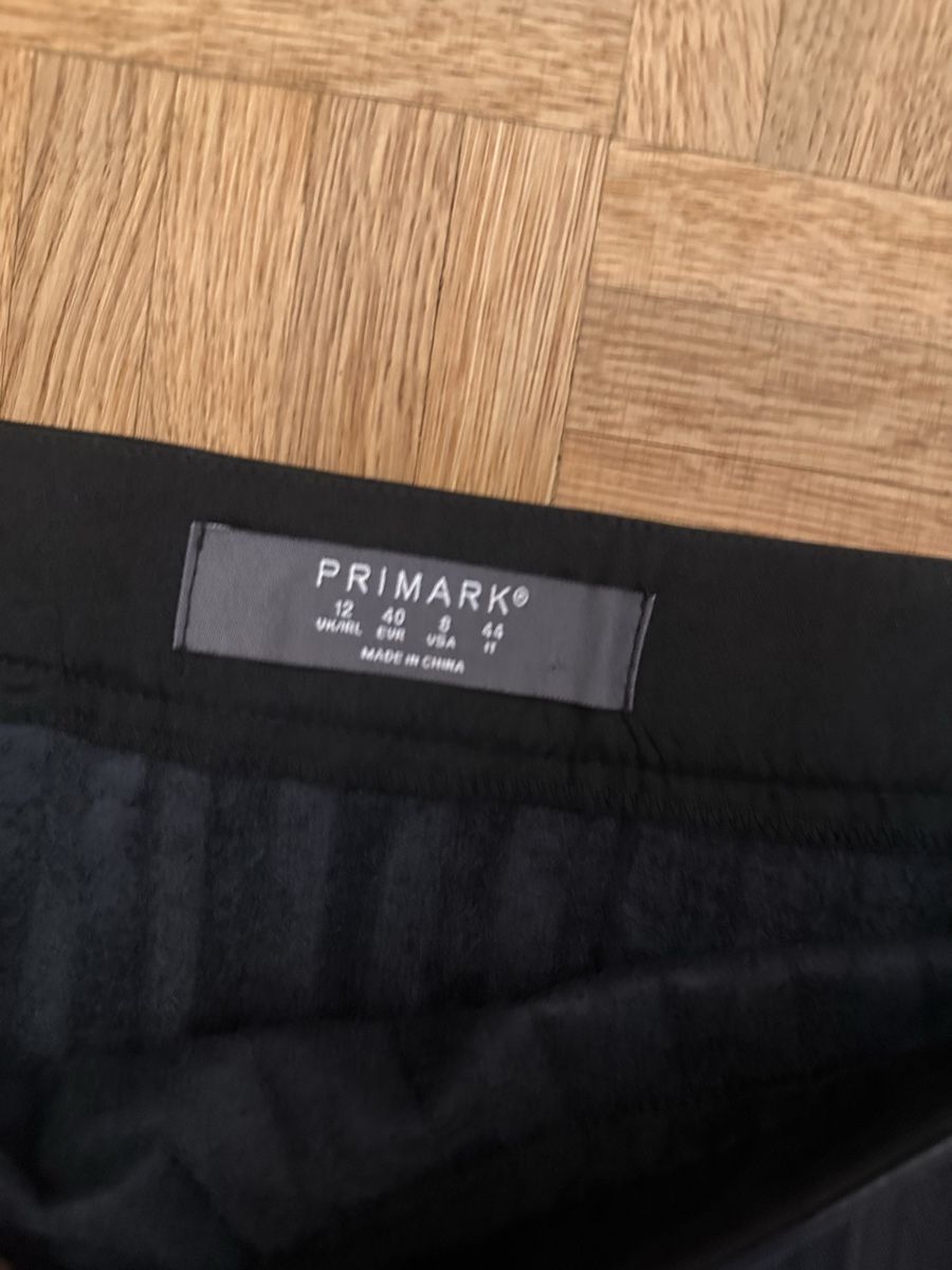 Primark Gonne: Primark Lederimitat Rock, Gr. 40, Schwarz, Herbst – Usato da Dierikon venduto da anfuchs 1