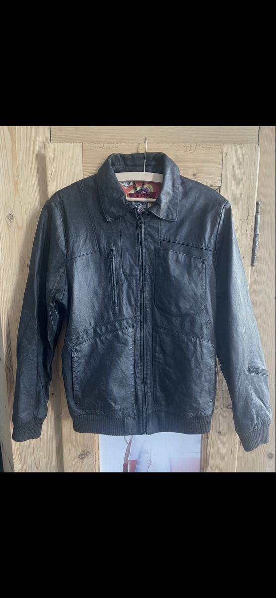 Volcom Giacche: Volcom Lederjacke schwarz mit buntem Innenfutter Grösse M – Nuovo e nell'imballaggio originale da Pontresina venduto da MiRi-2016