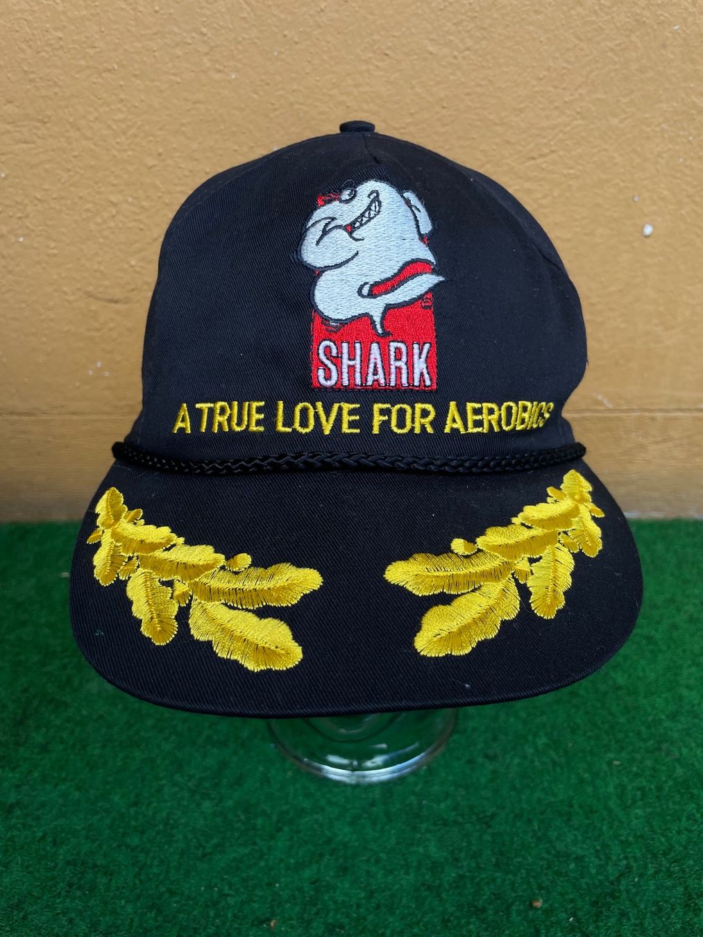 Copricapi, berretti & cappellini: Vintage 80s Cap Aerobics Shark embroidered – Usato da Zürich venduto da le_souk
