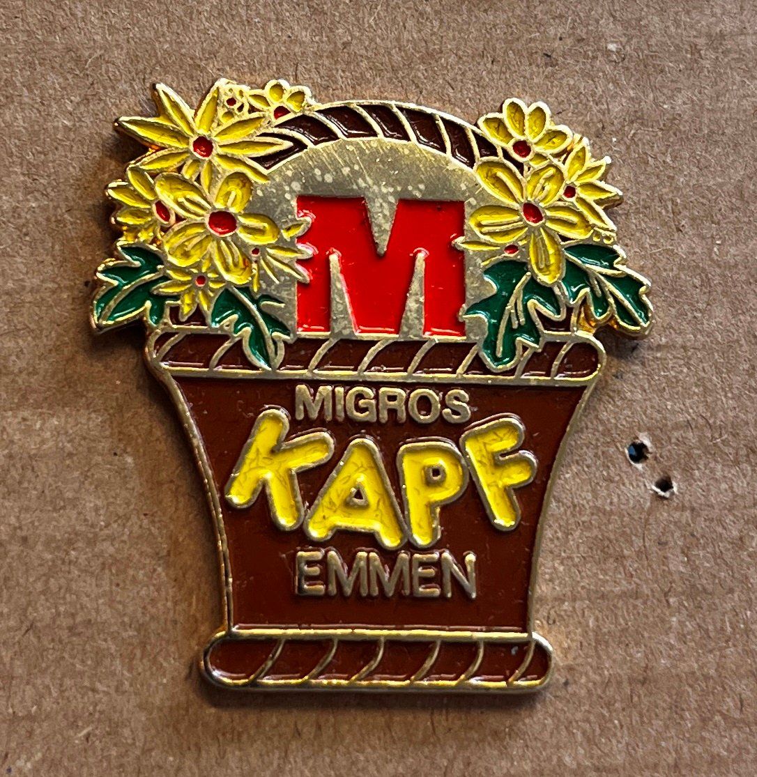Plaketten & Abzeichen: Pin, Mirgros Kapf Emmen – Gebraucht aus Obernau von Wgnom