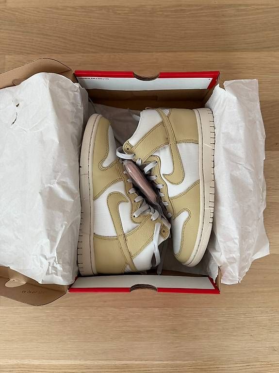 Scarpe da donna: WMNS Nike Dunk High LX Team Gold – Usato da St. Gallen venduto da Sabrinaaa 4