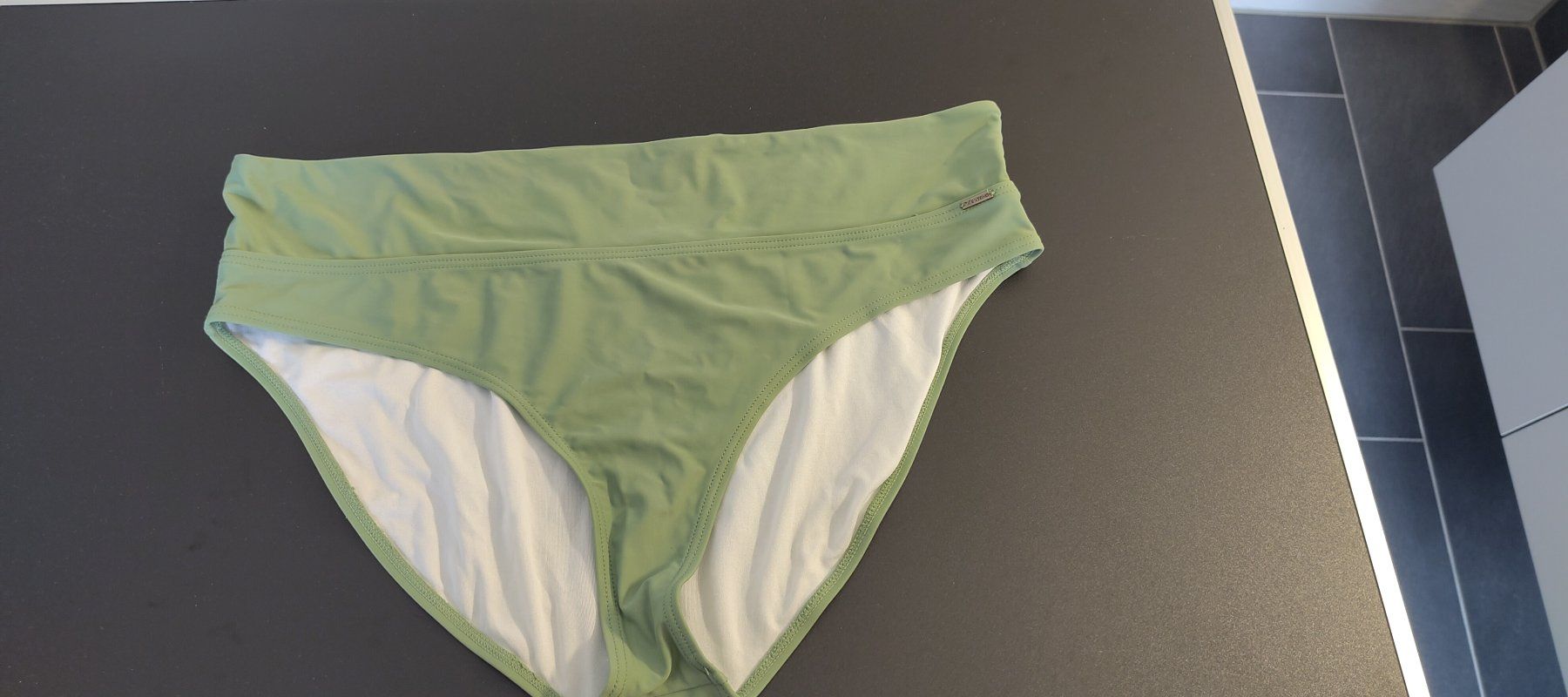 Badekleider & Bikinis: EXTEND Bikini Set Hellgrün High-Waist Gr. 46 / 46C – Gebraucht aus Felben-Wellhausen von Awallner 1
